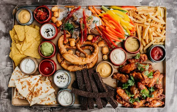 Сыр, крылышки, овощи, соус, картофель фри, закуска, ассорти, крендель