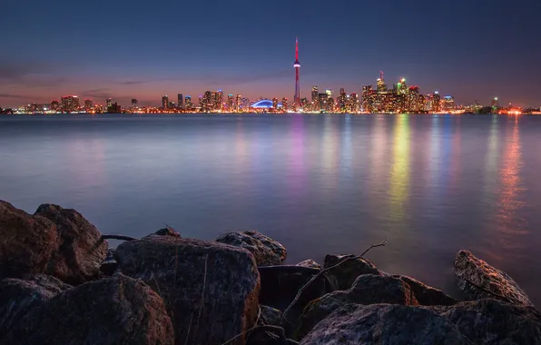 Картинка ночь, город, огни, озеро, отражение, камни, Канада, Торонто