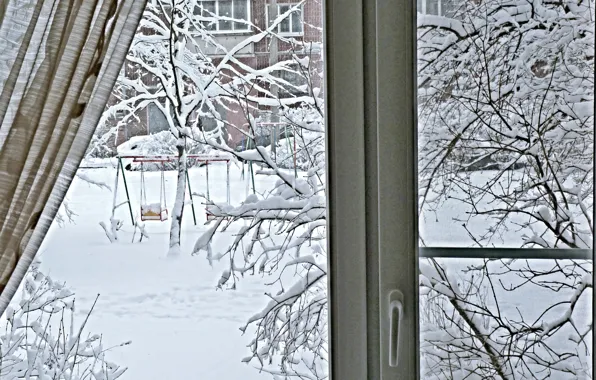 Снег, весна, вид из окна, март