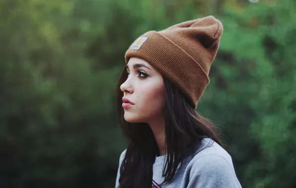 Картинка девушка, фон, модель, шапка, портрет, макияж, брюнетка, прическа