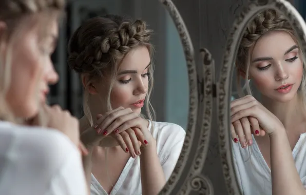 Картинка девушка, лицо, отражение, руки, макияж, зеркало, Вячеслав Щербаков, Валерия Беляева
