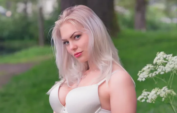 Зелень, грудь, губки, белые волосы, elegance