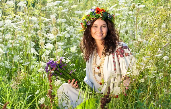 Картинка девушка, цветы, брюнетка, бусы, венок, украинка, вышиванка