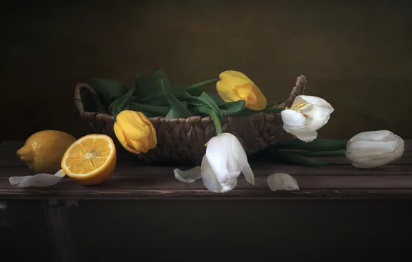 Лимон, корзина, тюльпаны