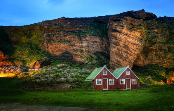 Картинка свет, скала, гора, вечер, домик, хижина, сумерки, Iceland