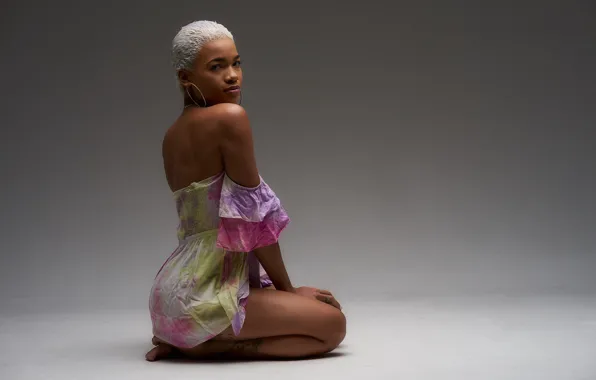Model, pretty, white hair, mulata, shorthair, brownskin