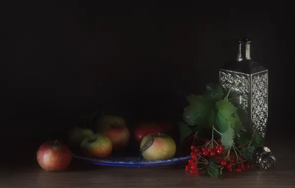 Яблоки, натюрморт, графин