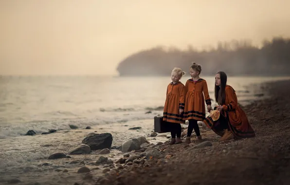 Девушка, берег, девочки, чемодан, платья, Adventure on the beach