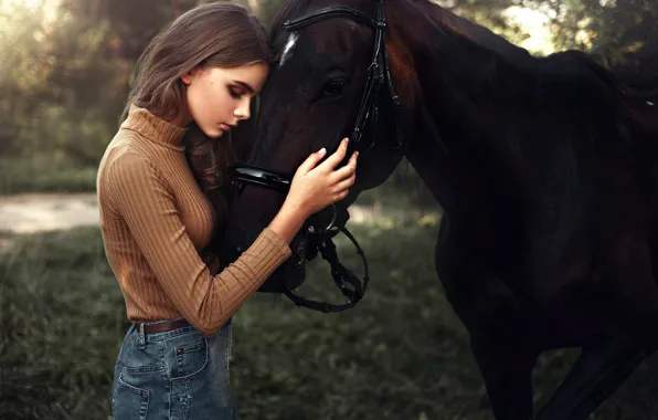 Картинка девушка, модель, лошадь, портрет, прикосновение, light, шатенка, nature
