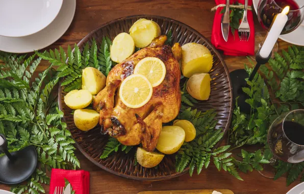 Праздник, вино, свечи, бокалы, картофель, запеченная курица