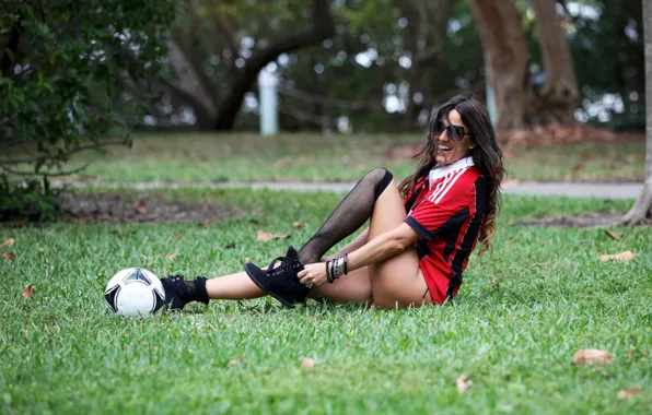 Трава, мяч, чулки, Claudia Romani, 18+, фанатка Милана