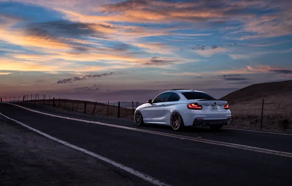 Картинка BMW, Car, Sunset, Sunrise, Mountains, Wheels, Avant, Rear