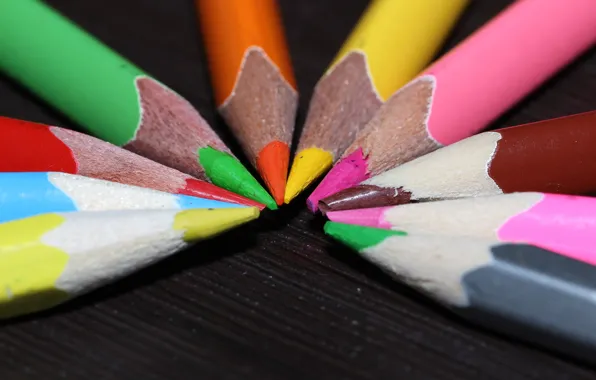Картинка макро, стол, цветные, карандаши