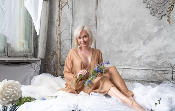 Sexy, Met Art, Flowers, Smile, Blonde, Bernie, Robe, On The Bed