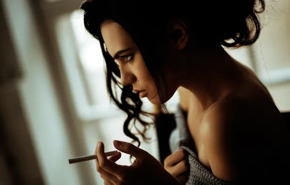 Девушка, фото, модель, рука, брюнетка, сигарета, плед