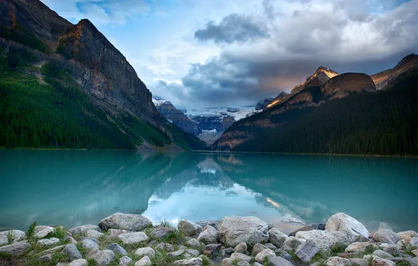 Картинка лес, небо, облака, деревья, горы, озеро, камни, Канада