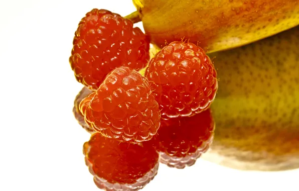 Картинка отражение, малина, фон, ягода, фрукт, груша