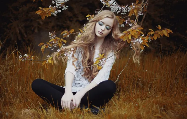 Картинка осень, лес, ресницы, волосы, макияж, блондинка, кофта