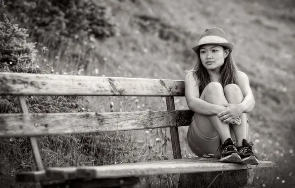 Картинка girl, hat, eyes, lips, hair, bench, thinking