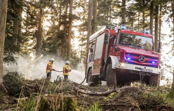 Картинка Mercedes-Benz, Грузовик, Пожарный, Мужчины, Mercedes-Benz Actros, Большегрузный грузовик, Heavy-duty truck, Брандспойт