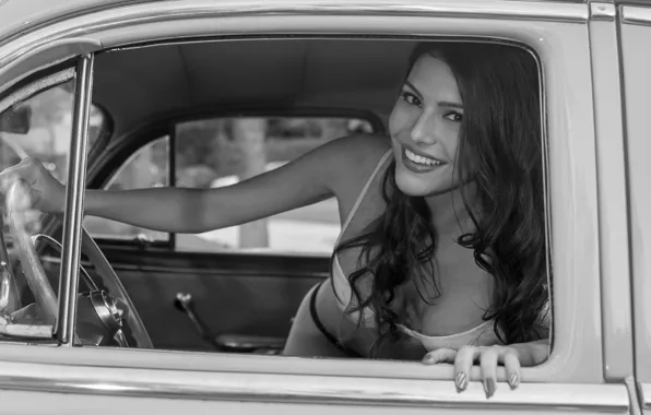 Улыбка, брюнетка, красотка, за рулем, Shannon Mia
