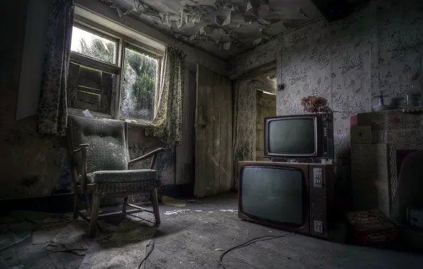 Картинка комната, кресло, телевизоры