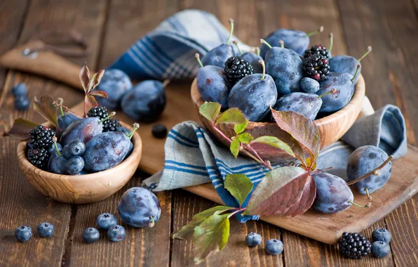 Листья, ягоды, черника, посуда, фрукты, сливы, ежевика, виноградные