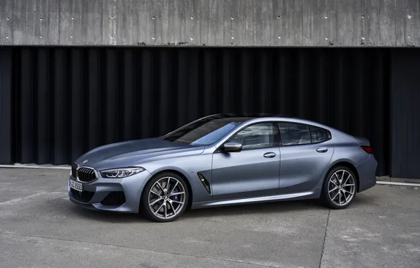 Картинка купе, BMW, Gran Coupe, 8-Series, 2019, четырёхдверное купе, 8er, у ворот