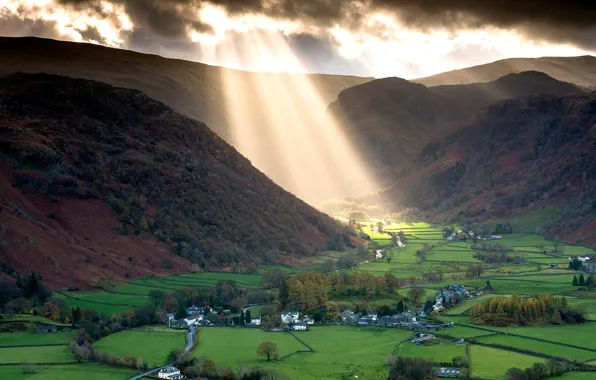Картинка лучи, свет, горы, тучи, Англия, долина, Озёрный край