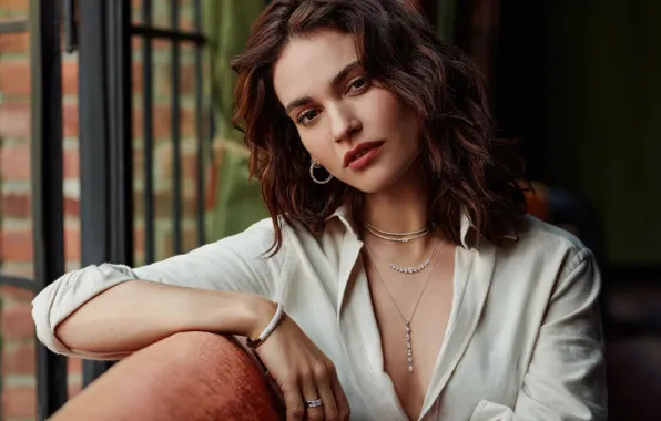 Взгляд, девушка, украшения, губы, шатенка, красотка, Lily James