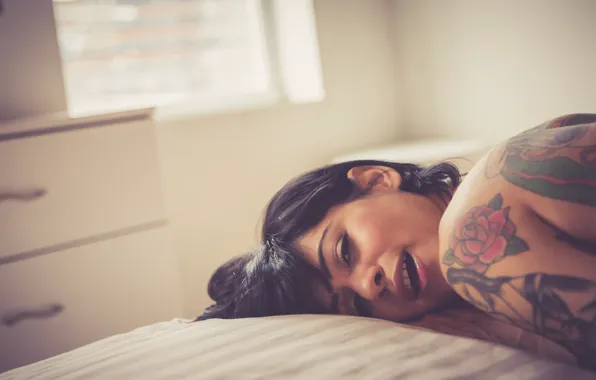 Картинка брюнетка, татуировка, girl, sexy, tatto, Johannie