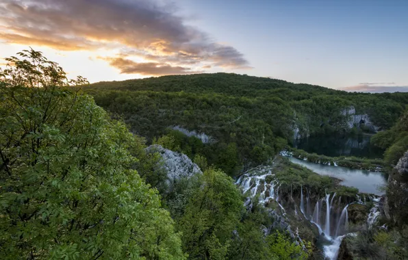Картинка деревья, горы, озеро, вид, утро, водопады, хорватия, национальный парк