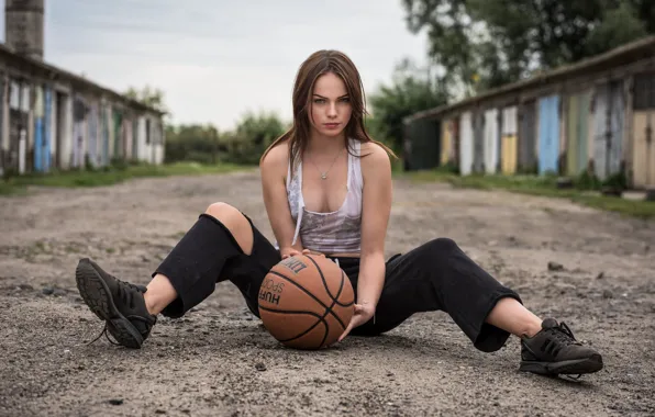 Картинка basketball, красивая девушка, beautiful girl, баскетбольный мяч, spread her legs, раздвинула ноги, модель позирует, сидя …