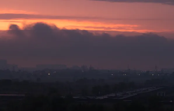 Дорога, небо, облака, деревья, город, туман, здания, дома