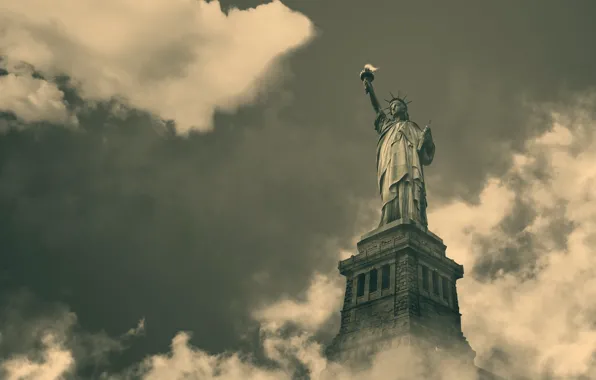 Картинка небо, облака, день, америка, статуя свободы, сша, чёрно белое, new york