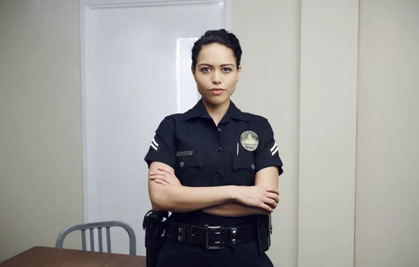 Взгляд, поза, сериал, полиция США, Новобранец, The Rookie, Алисса Диас, Анджела Лопес