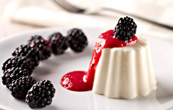 Картинка десерт, ежевика, Panna cotta, клубничный сироп