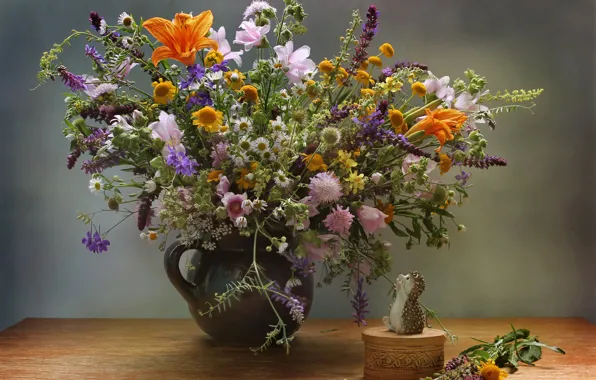 Стол, ромашки, букет, шкатулка, ваза, ёжик, полевые цветы