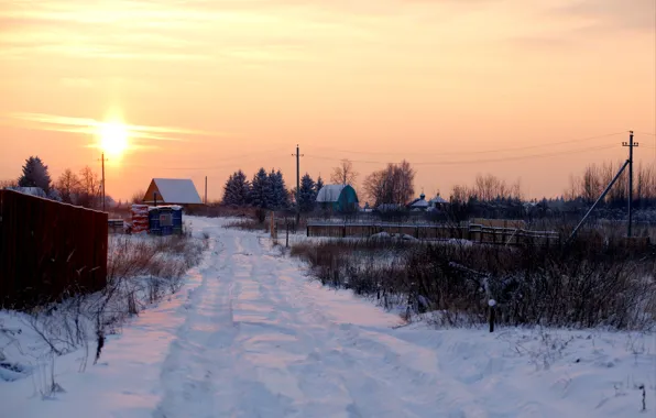 Картинка зима, солнце, снег, следы, восход, дачный посёлок