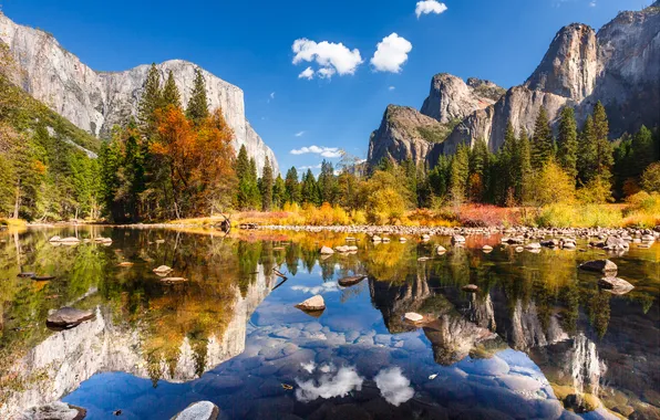 Картинка осень, лес, деревья, горы, озеро, река, камни, Калифорния