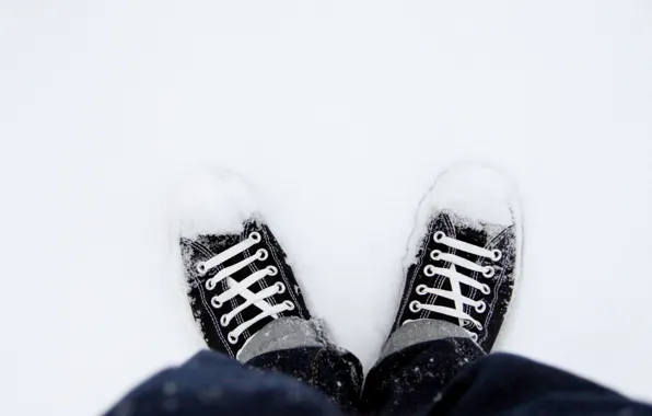 Снег, обувь, кеды
