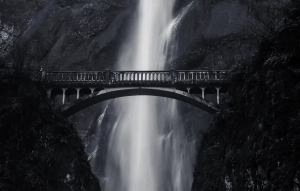 Мост, высота, гора, водопад, черно-белое фото