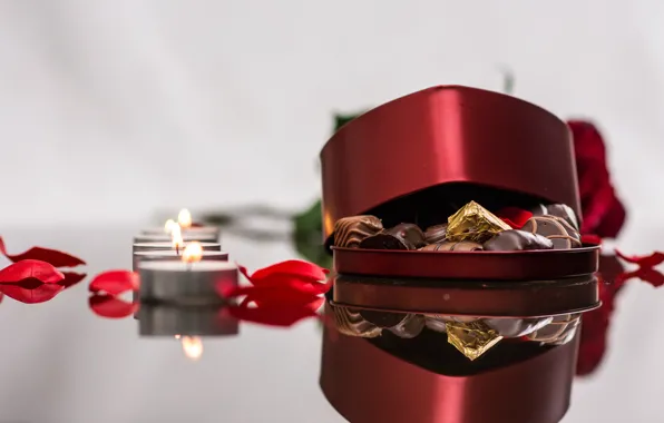 Картинка праздник, коробка, подарок, розы, букет, лепестки, шоколадные конфеты