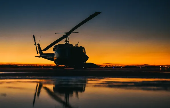 Картинка Bell Helicopter Textron, американский многоцелевой вертолёт, UH-1N Iroquois, Первая серийная модель Bell 212