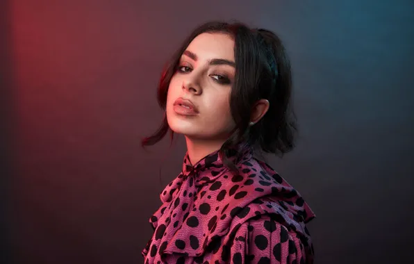 Картинка портрет, певица, Charli XCX