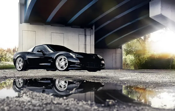 Картинка отражение, черный, Corvette, лужа, chevrolet, корвет, шевролет