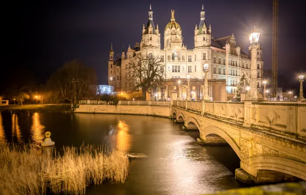 Ночь, мост, огни, река, замок, Германия, фонари, Schwerin