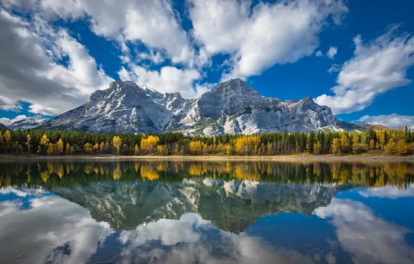 Картинка осень, лес, облака, деревья, горы, озеро, отражение, Канада