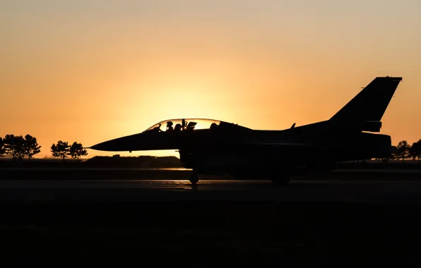 ВВС США, General Dynamics F-16 Fighting Falcon, истребитель четвёртого поколения, американский многофункциональный лёгкий