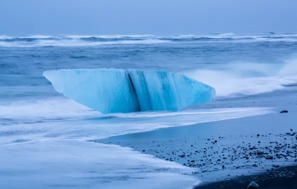 Картинка лед, море, волны, шторм, берег, льдина, Исландия, глыба